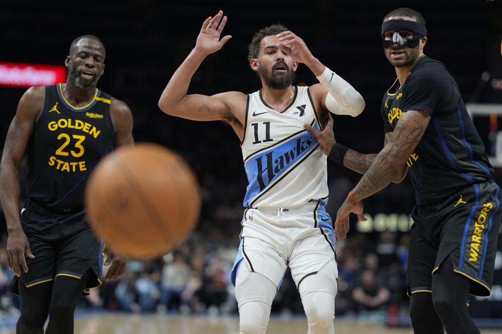 雷霆11月24日以122-95大胜开拓者，杨瀚森打破中国球员NBA得分纪录，展现强大实力。